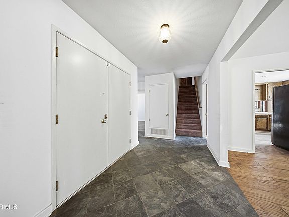 4th image of 43944 Halcom Ave
