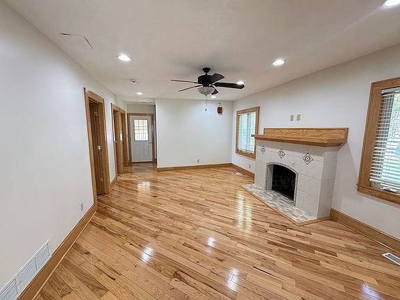 2nd image of 413 Briarwood Ave SE