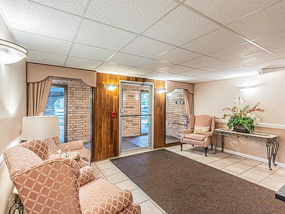 3rd image of 8025 Woodglen Ln APT 201