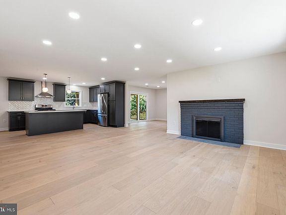 3rd image of 13132 Manor Dr