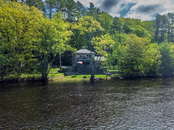 76 River Road, Buxton, ME 04093