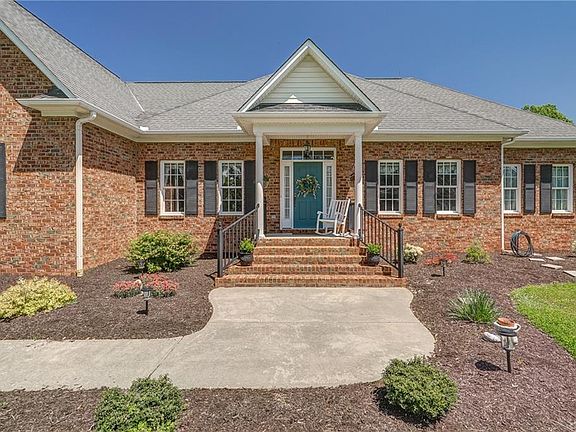 3rd image of 14182 Jakes Cir