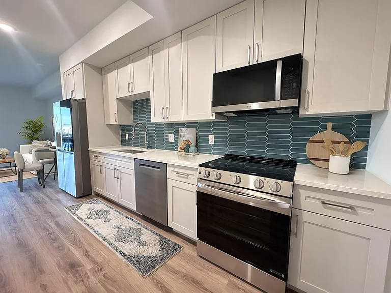 Bimini Square Apartments — Photo 25