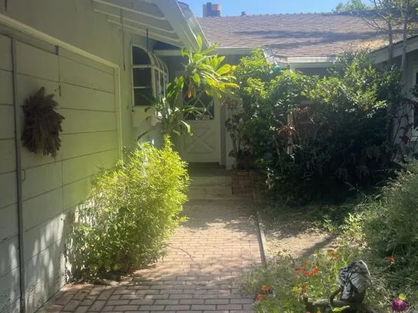 22816 Erwin St, Woodland Hills, CA 91367