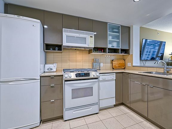 2nd image of 928 Beatty St #2901