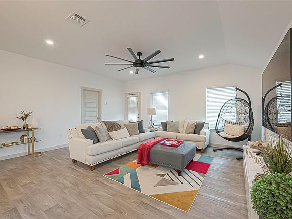 3rd image of 17 Desert Spring Ln