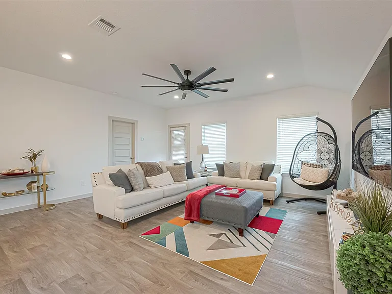 17 Desert Spring Ln — Photo 4