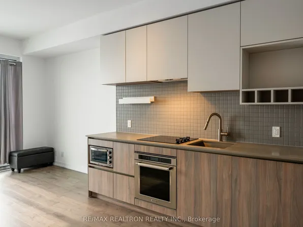 950 Portage Pkwy #5208, Vaughan, ON L4K 4Z4