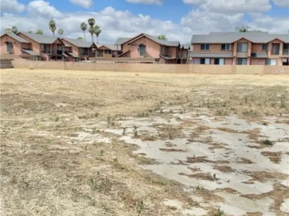 2365 Girard St, Hemet, CA 92544