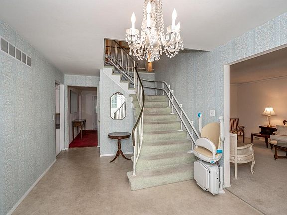 2nd image of 7211 Pickway Dr