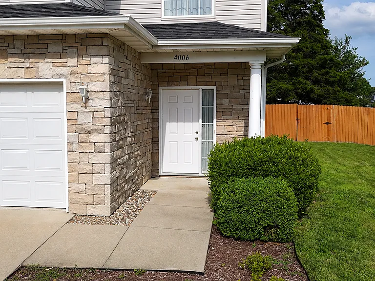 4006 Meadow View Dr — Photo 3