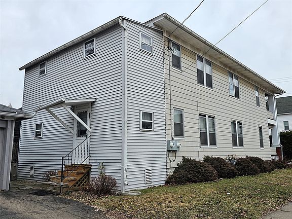 2nd image of 320 Roosevelt Ave