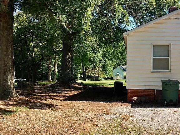 3rd image of 410 N Deal Ave