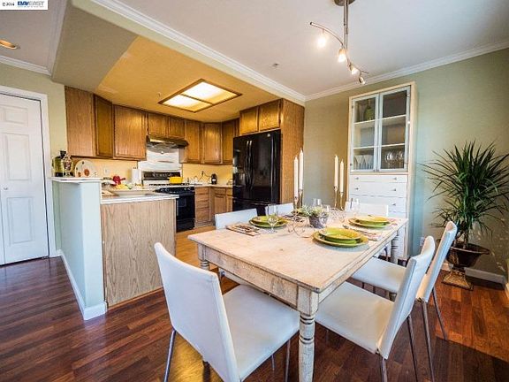 5th image of 2542 Marina Blvd #2