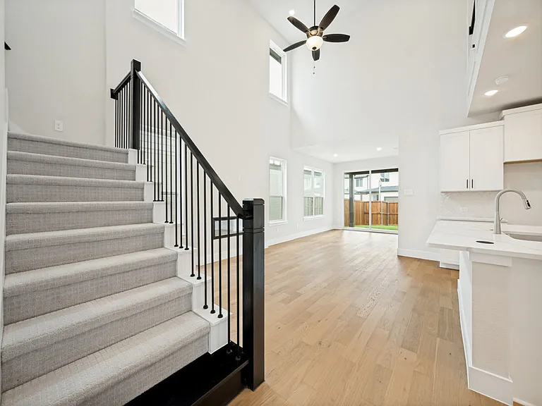 7221 Confetti St — Photo 2