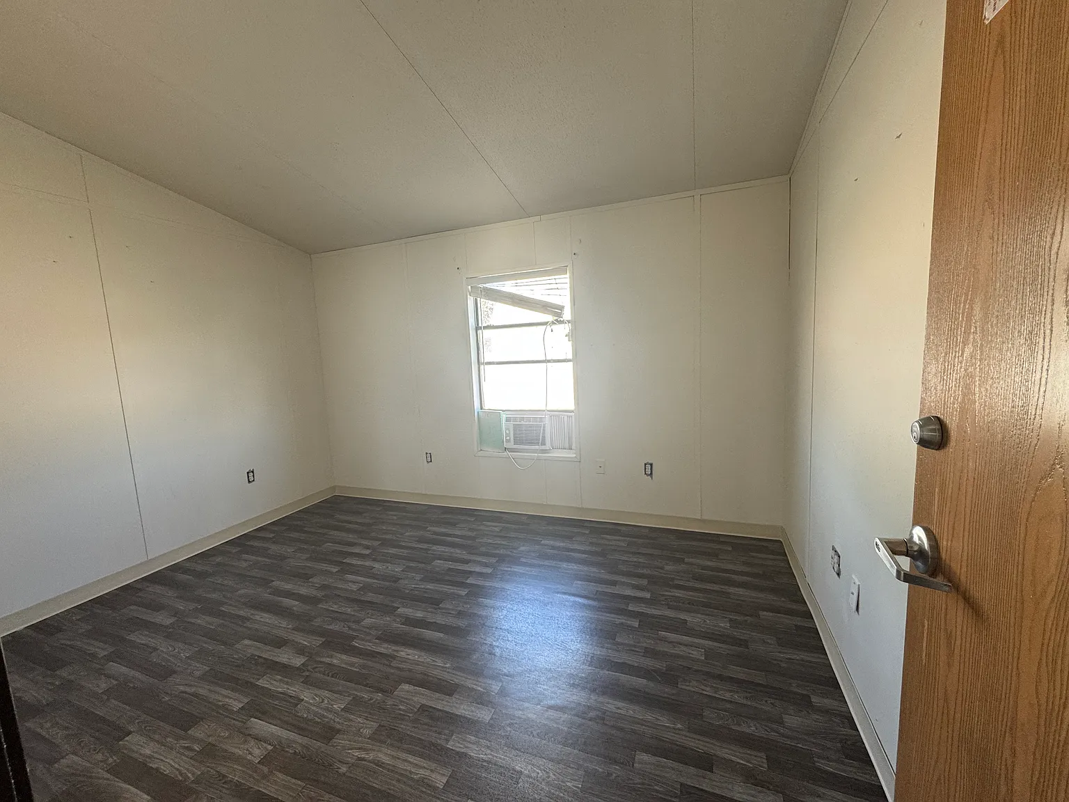4 bed, 1800 sqft, $1,300 — Photo 2
