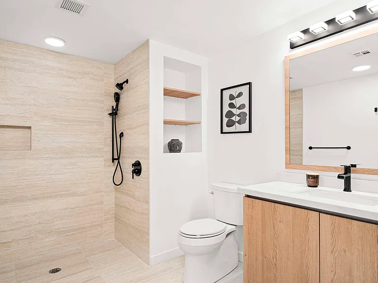 Eddy Redondo Residences — Photo 52
