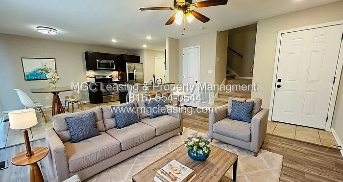 9440 N Baltimore Ave — Photo 4