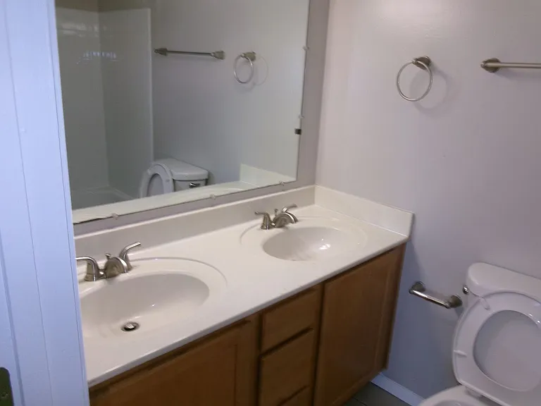 Coventry Court West Apartments — Photo 128