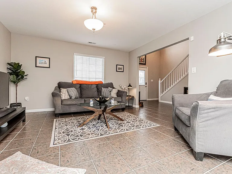 601 Seitz Ct — Photo 6