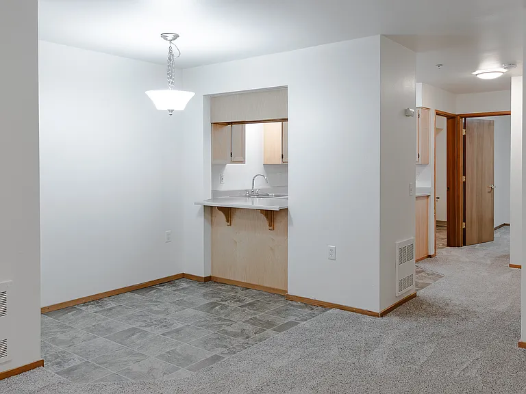 1 BR Dining Area