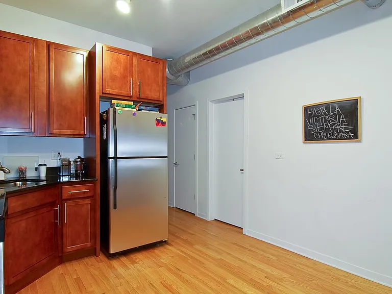 2638 W Iowa St #1F — Photo 6