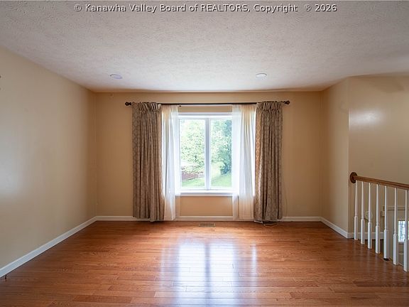 4th image of 1003 Lynn Oak Dr