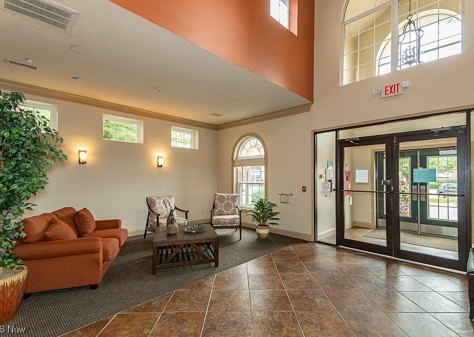 220 Fox Hollow Dr APT 404, Mayfield Heights, OH 44124 Zillow