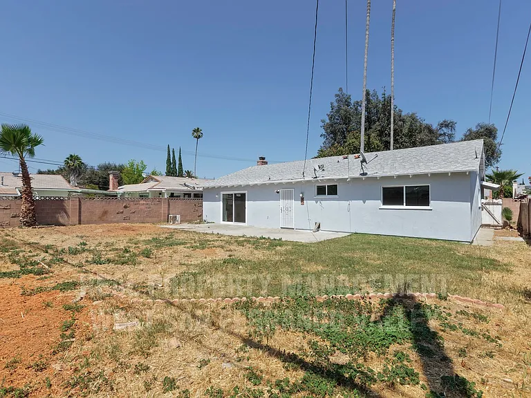 7749 Kentland Ave — Photo 34