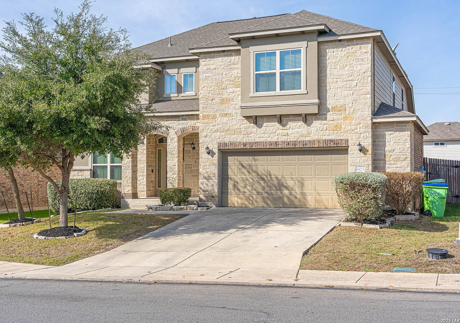 4 bed, 2.5 bath, 2910 sqft, $2,900 — Photo 1