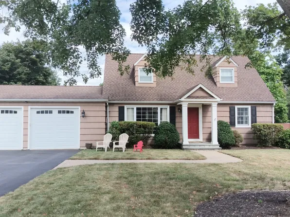 5 Crocus Lane, Norwalk, CT 06851