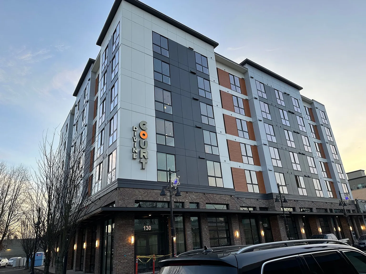 Divine Court Apartments — Photo 1