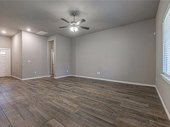 4th image of 1311 Pebble Pond Dr