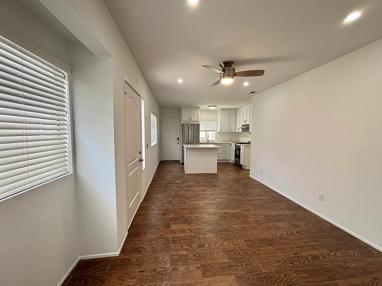 2 bed, 700 sqft, $4,795 — Photo 2