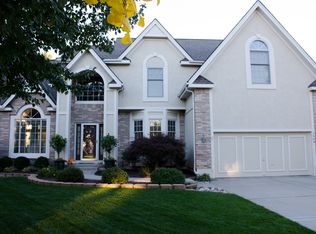 7904 N Birch Ln, Kansas City, MO 64151