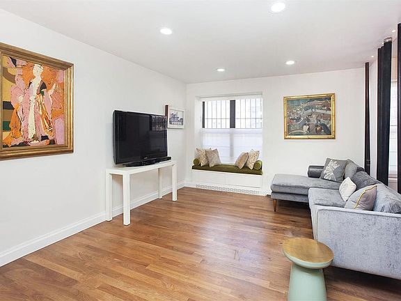 4th image of 4 W 109th St APT 1D