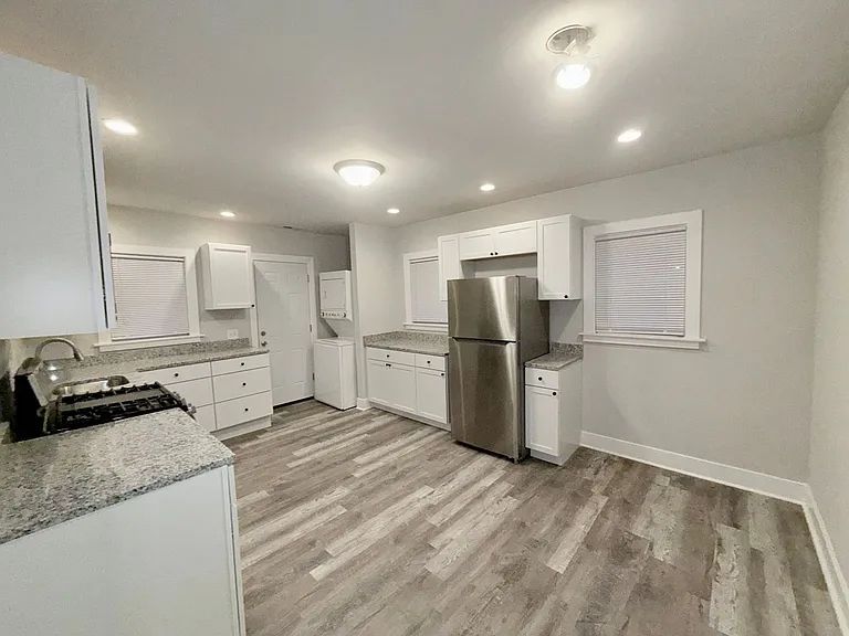 5209 W Lake St — Photo 8