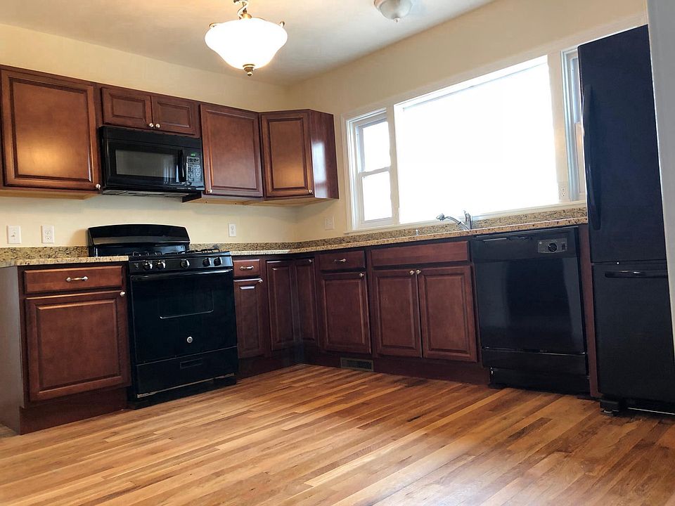 1st image of 262 Hilldale Ave #1