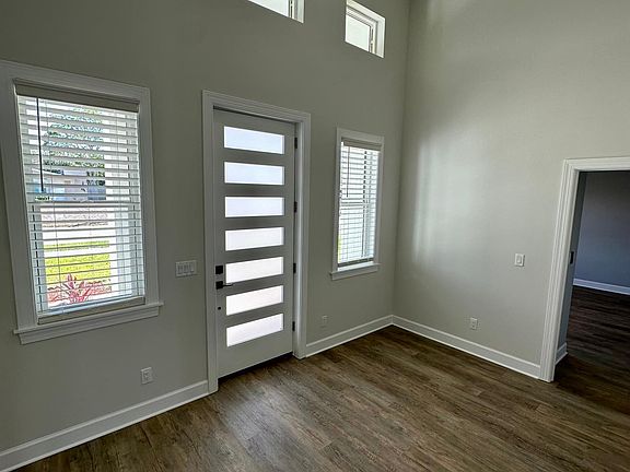 4th image of 2917 W Rogers Ave