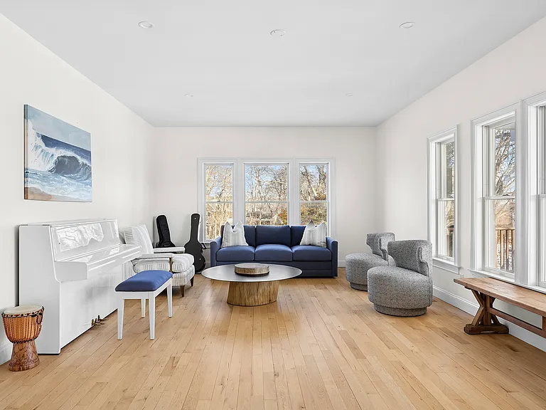 4 Bayberry Rd — Photo 10