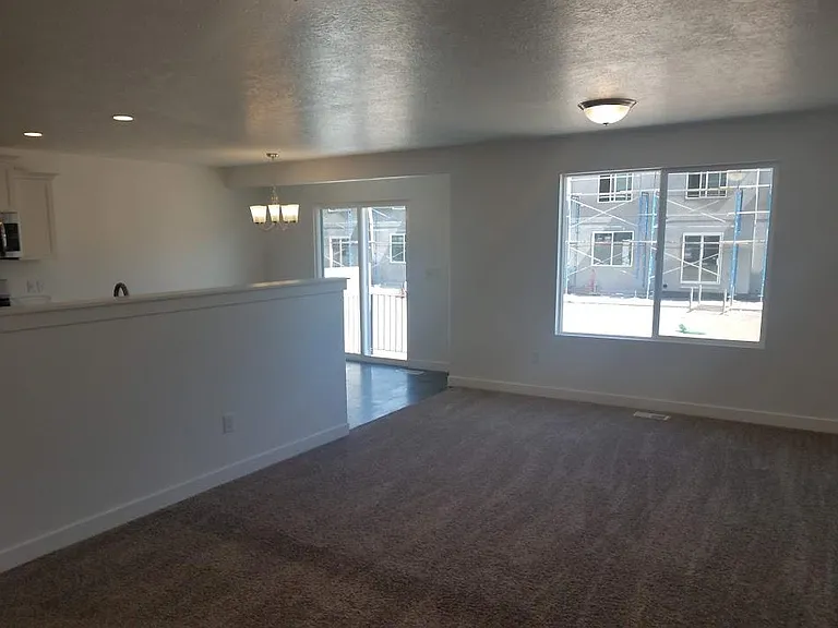 446 S Sunland Way — Photo 4