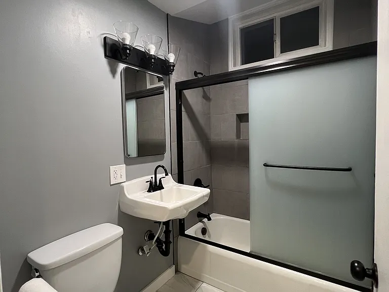 225 N Cloverdale Blvd #3 — Photo 4