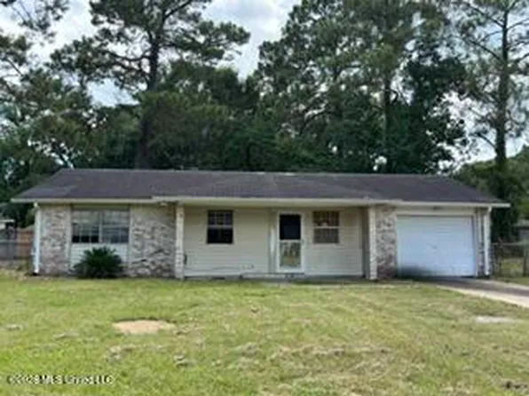 2601 Lawn Cir, Gautier, MS 39553