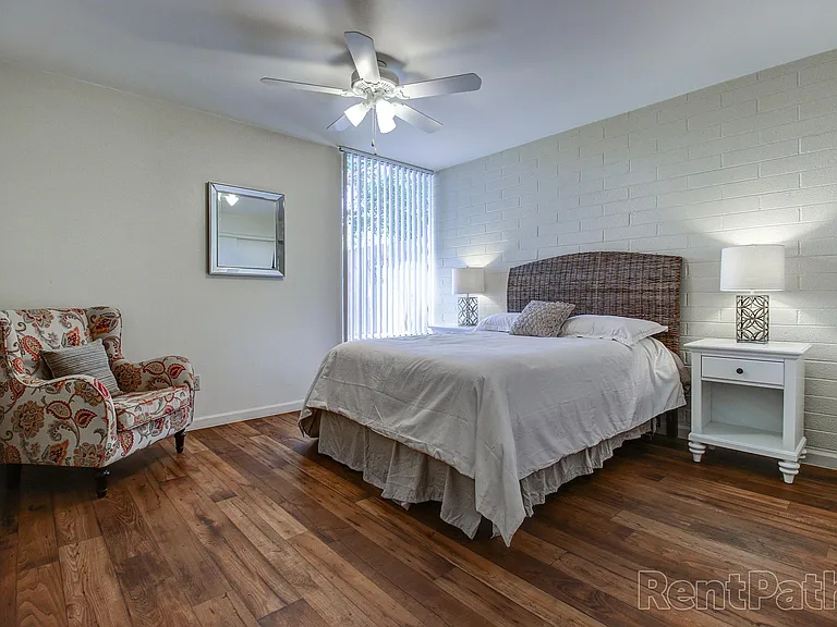Greenwood Apartments — Photo 7