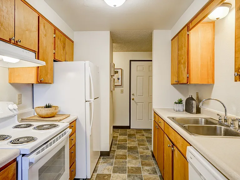 Cedar Crest Apartments — Photo 3