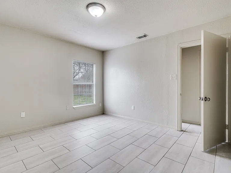 7909 Wanebe Dr #7911 — Photo 5