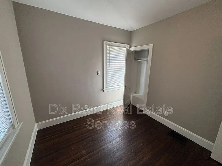 3701 Iona Ave — Photo 16