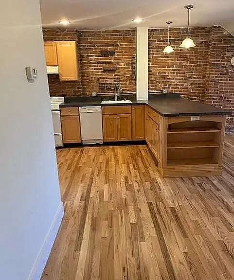 3 Columbia St #3 — Photo 3