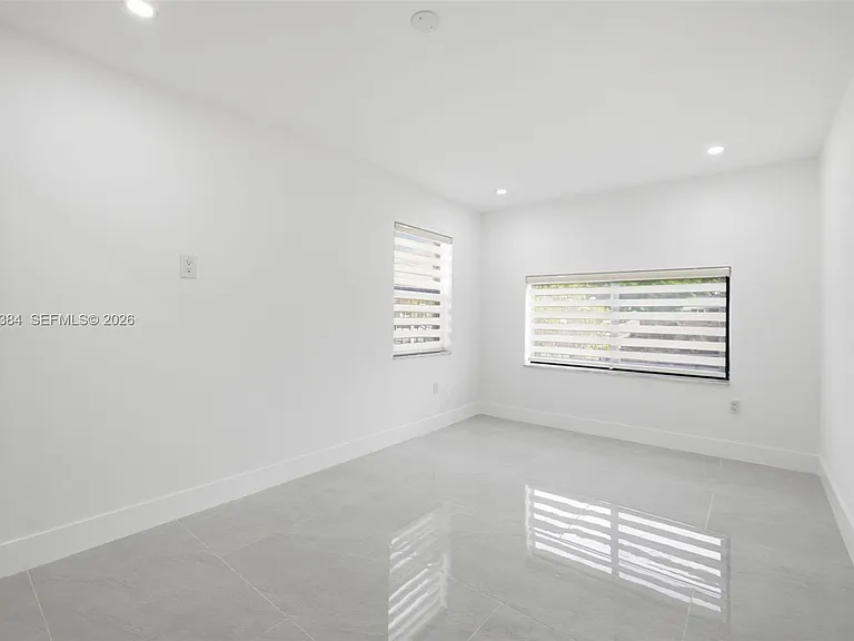 5000 SW 5th Ter — Photo 13