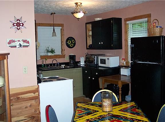 5th image of 185 Forrester Ln